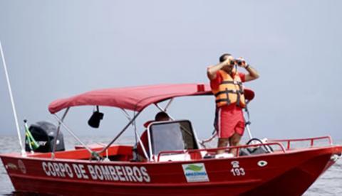 Bombeiros localizam corpo de vítima de naufrágio no Amazonas