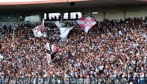 Vasco e Grêmio se enfrentam em São Januário