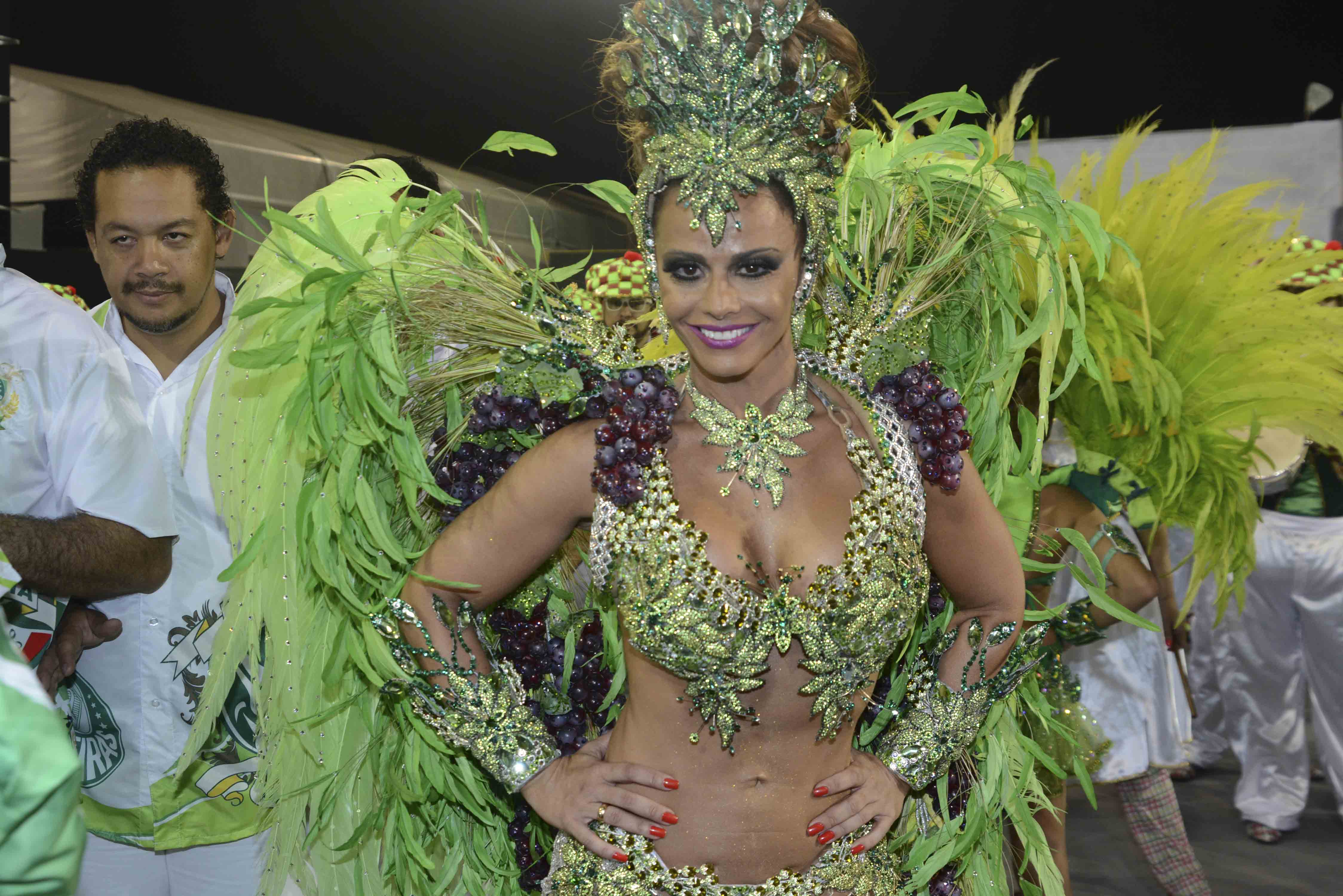   Viviane Araújo e Juju Salimeni se preparam para desfile da Mancha Verde