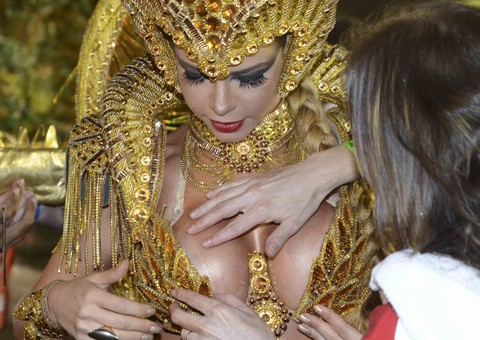 Confira de pertinho as musas da Dragões da Real, Cacau Colucci e Tânia Oliveira