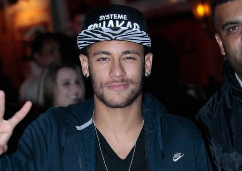  Depois dizer que Bruna 'grudou', Neymar curte jantar com amigo