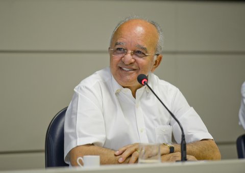 Melo decreta estado de emergência e anuncia medidas para solucionar falta de água 