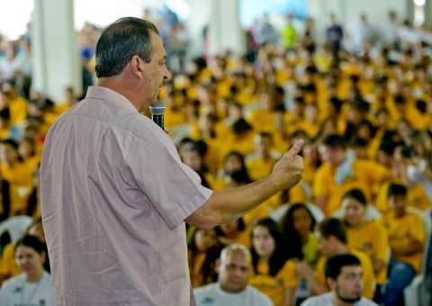  Omar Aziz abre aula inaugural da segunda turma do Amazonas Bilíngue 
