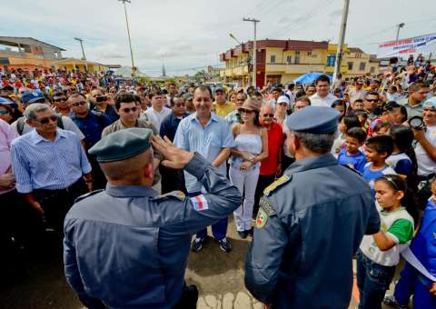 Ronda no Bairro chega a Coari, onde Omar Aziz também visitou obras nesta quarta-feira