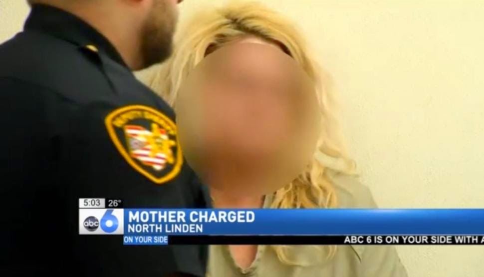 Mulher é presa após ajudar namorado a estuprar filha de 8 anos