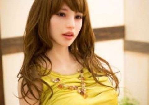 Escolha sua namorada na internet e receba em casa