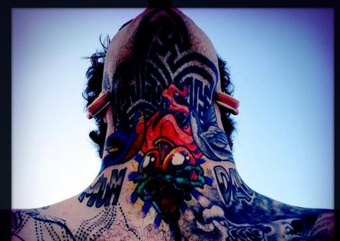 Turquia proíbe tatuagens e piercings nas escolas