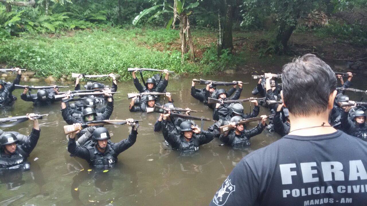Integrantes do Grupo Fera ministram treinamento no 8º Cote realizado no Rio de Janeiro