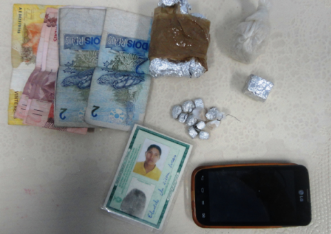 Casal é preso comercializando drogas em via pública no Educandos