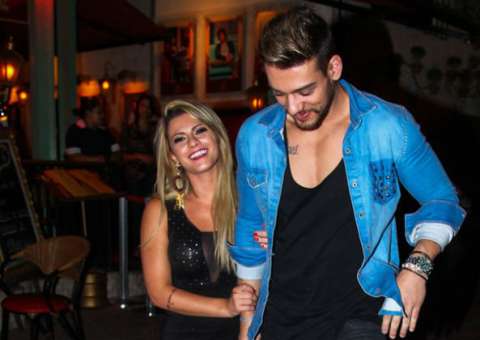 Babi Rossi arma Flagra com cantor para fazer ciúmes para os ex-namorado