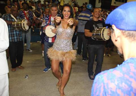 Dani Sperle vai a Samba na Uniao da Ilha RJ