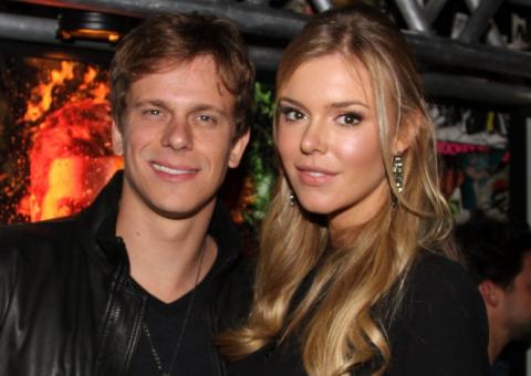  Cesar Cielo leva a namorada a evento em São Paulo