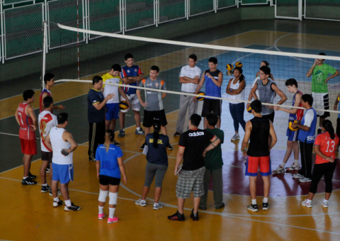 Acadêmicos e professores de Educação Física encerram atividades em Clínica de Voleibol