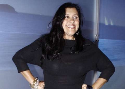 Regina Casé faz confusão em joalheria