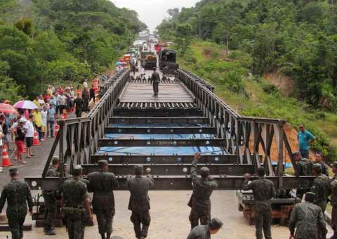 Exército Brasileiro conclui montagem da ponte metálica na BR 174