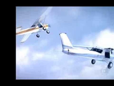 Imagens mostram choque entre aviões e a luta pela sobrevivência dos tripulantes