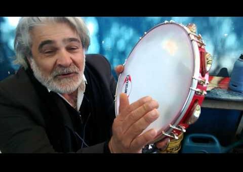 Aprenda a tocar pandeiro em menos de um minuto