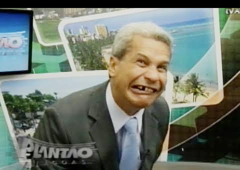 VÍDEO: Repórter perde o dente ao vivo