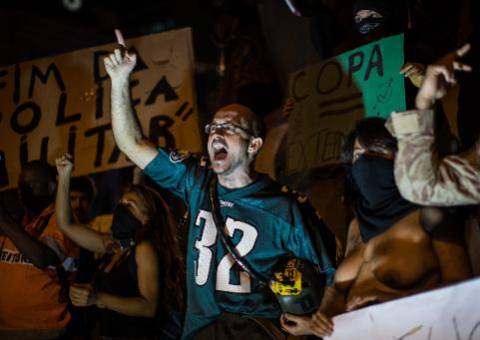 Onda de protestos no Brasil completa um ano às vésperas do Mundial