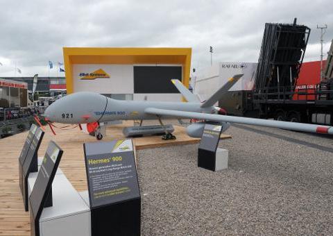 Pentágono revela laser capaz de derrubar aviões e fogo de artilharia