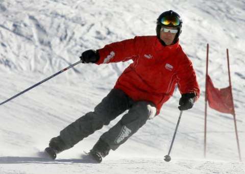 Em estado crítico, Schumacher recebe mensagens de pilotos