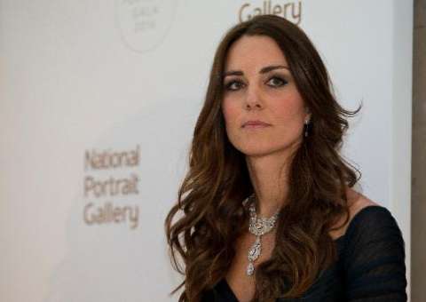 Princesa Kate arrasa em evento com diamantes Cartier da rainha