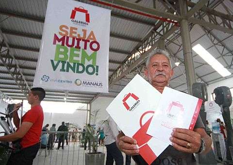 Camelôs vão ter bolsa de R$ 1 mil, anuncia prefeito