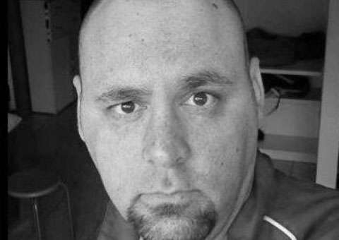 Homem joga a mãe do oitavo andar