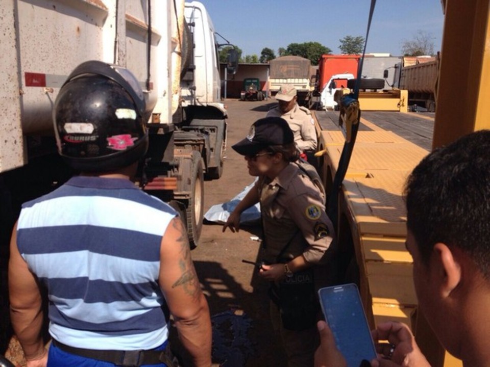 Mecânico tem cabeça esmagada por caminhão