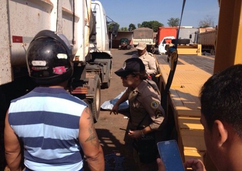 Mecânico tem cabeça esmagada por caminhão