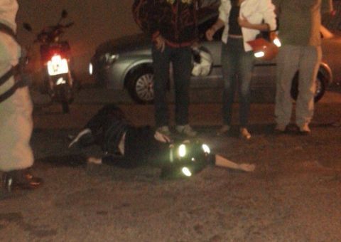 Mulher sofre acidente ao tentar desviar de gato que morre