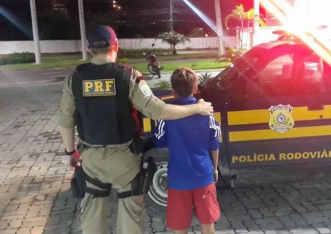 Polícia Rodoviária Federal flagra mãe que usava filho para traficar drogas