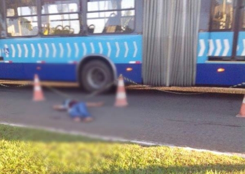 Morador de rua comete suicídio se jogando na frente de ônibus