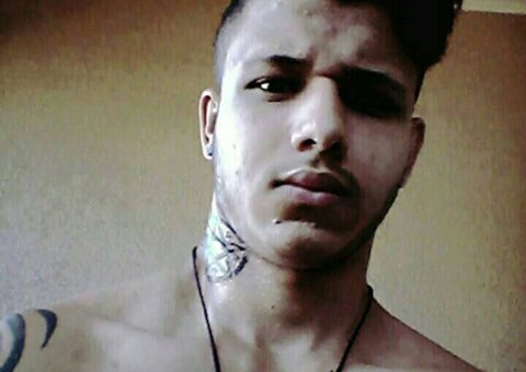 Adolescente faz refém em escola e é morto pela polícia