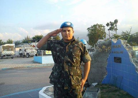 Mãe diz que filho foi esfaqueado em quartel do Exército. Comando nega