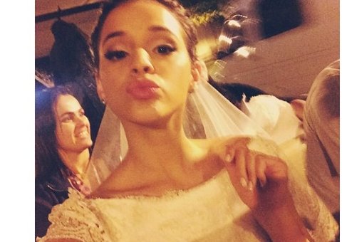  Bruna Marquezine grava cenas vestida de noiva e Neymar se derrete