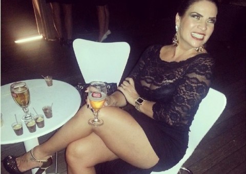 Solange Gomes não passa desapercebida com suas pernas