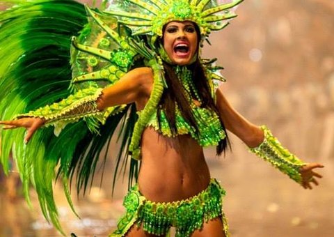 Brena Dianná brilha e encanta público no Festival de Parintins 