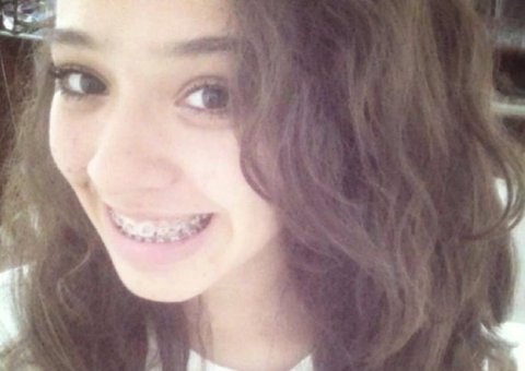 Garota é morta a tiros em parada de ônibus por 'serial killer'