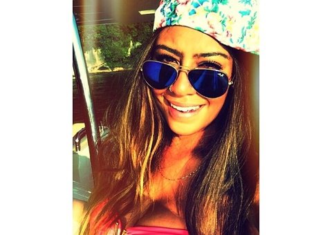 Irmã de Neymar posta foto de biquíni e recebe elogios