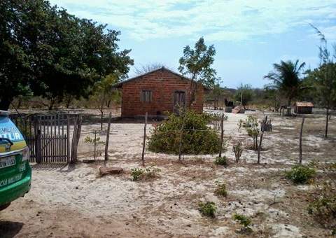 Filha degola o pai e enterra o corpo no quintal