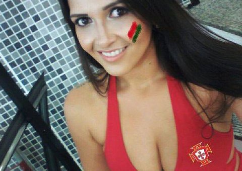 Brasileira passa por perregue com goleiro de Portugual e adivinha quem apareceu pra salvar a donzela