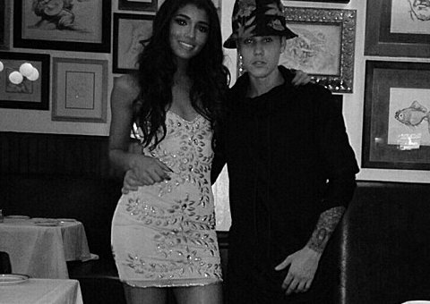  Jusin Bieber leva modelo com vestido curtinho em jantar romântico