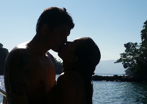 Durante as férias, Thiago Silva curte momento romântico com a esposa