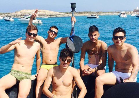 Neymar dá mesada aos amigos de infância