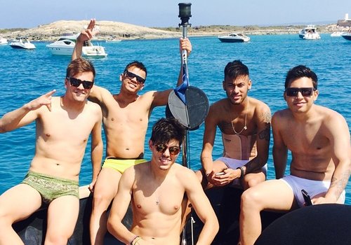 Neymar dá mesada aos amigos de infância