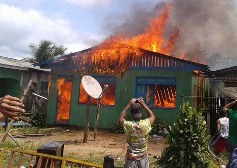 Incêndio destrói residência em Itamarati