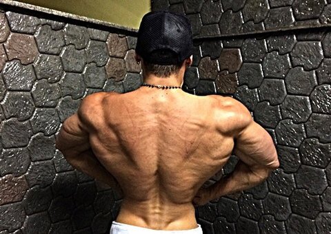  Noivo de Juju Salimeni impressiona com músculos 'monstro'