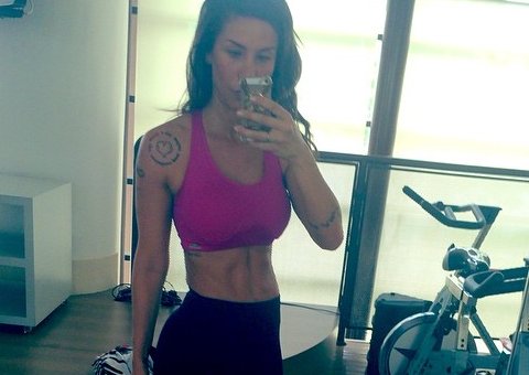  Ex-Panicat aparece magérrima e fã questiona 