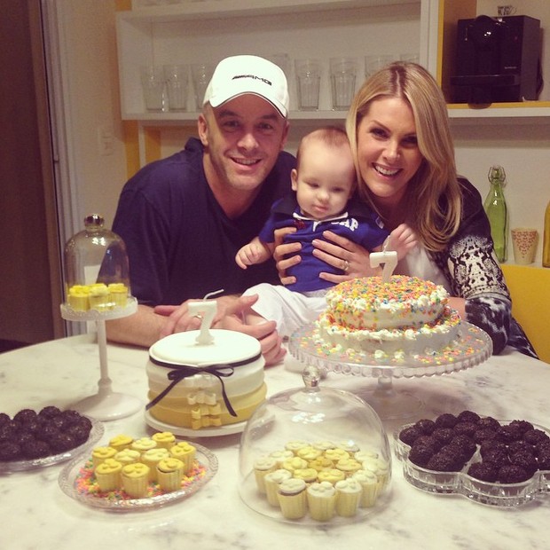 Ana Hickmann faz festinha para comemorar 7 meses do filho